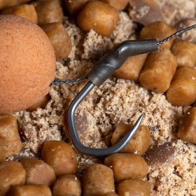   Nash Solid Bag Rig 8 Haczyk z zadziorem, z oczkiem, gotowy zestaw 3szt.