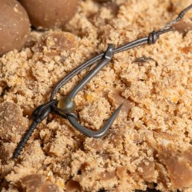   Nash Multi 6 Gotowy przypon z haczykiem bezzadziorowym i oczkiem